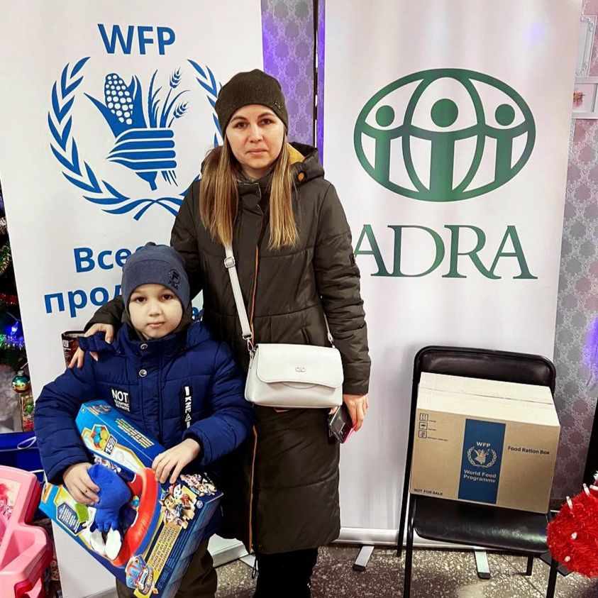 Residents of Kramatorsk, Donetsk region, have received humanitarian aid and gifts from ADRA Ukraine. Kramatorsk suffered significant destruction and losses as a result of hostilities. Therefore the assistance provided is crucial for its residents.