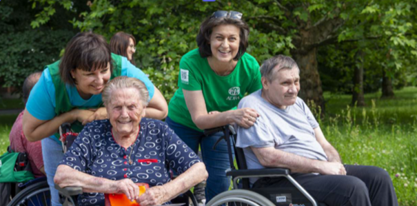 ADRA CZ volunteers visiting elderly people