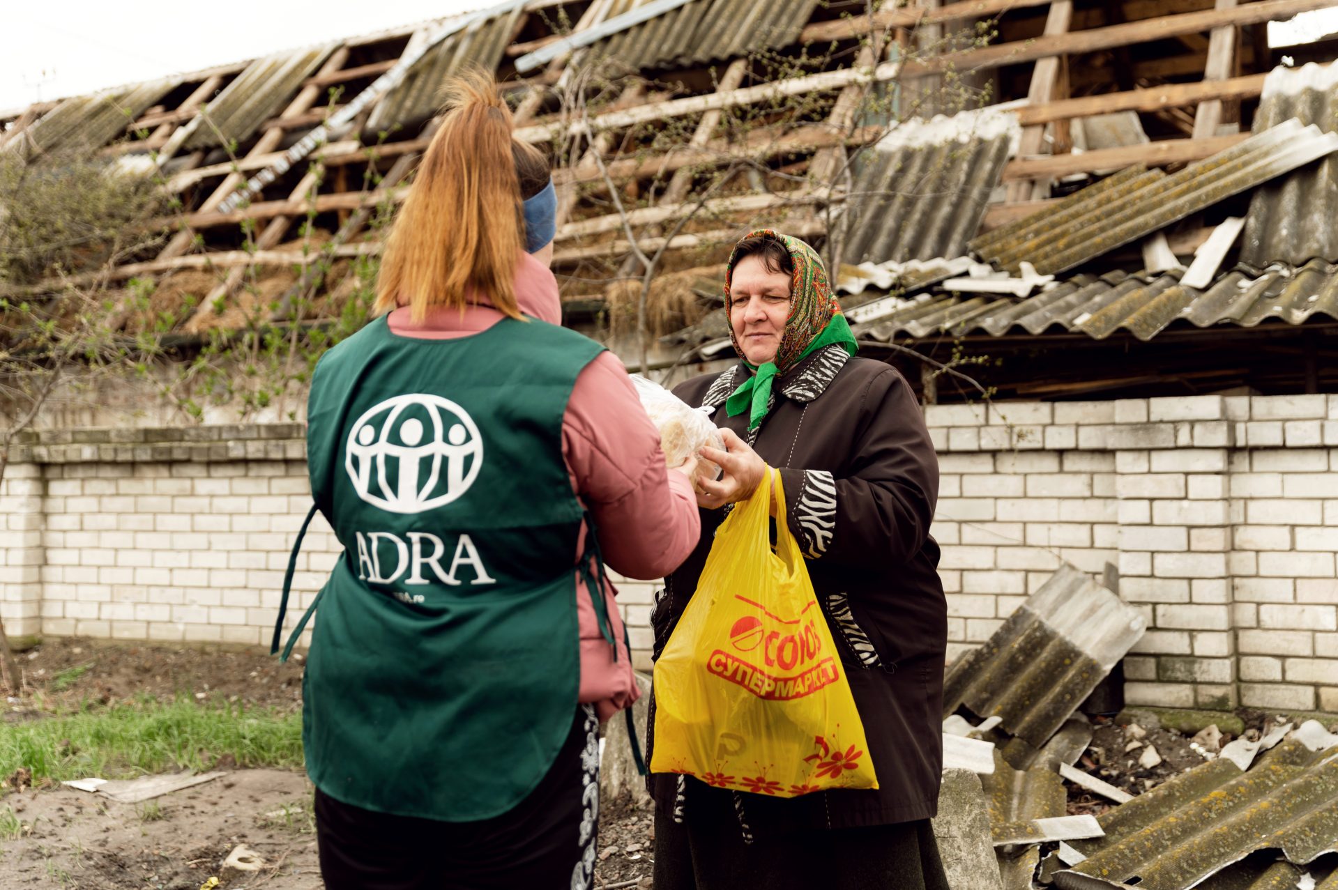 ADRA Ukraine helping at the frontline